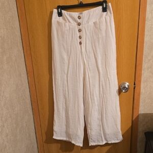 New Directions White Capris with Button Detail